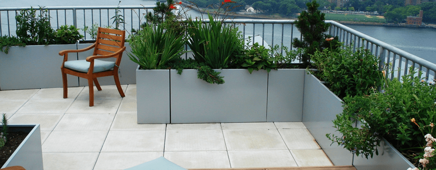 Duże donice balkonowe, białe doniczki plastikowe na balkon, na kwiaty | Strefa Donic
